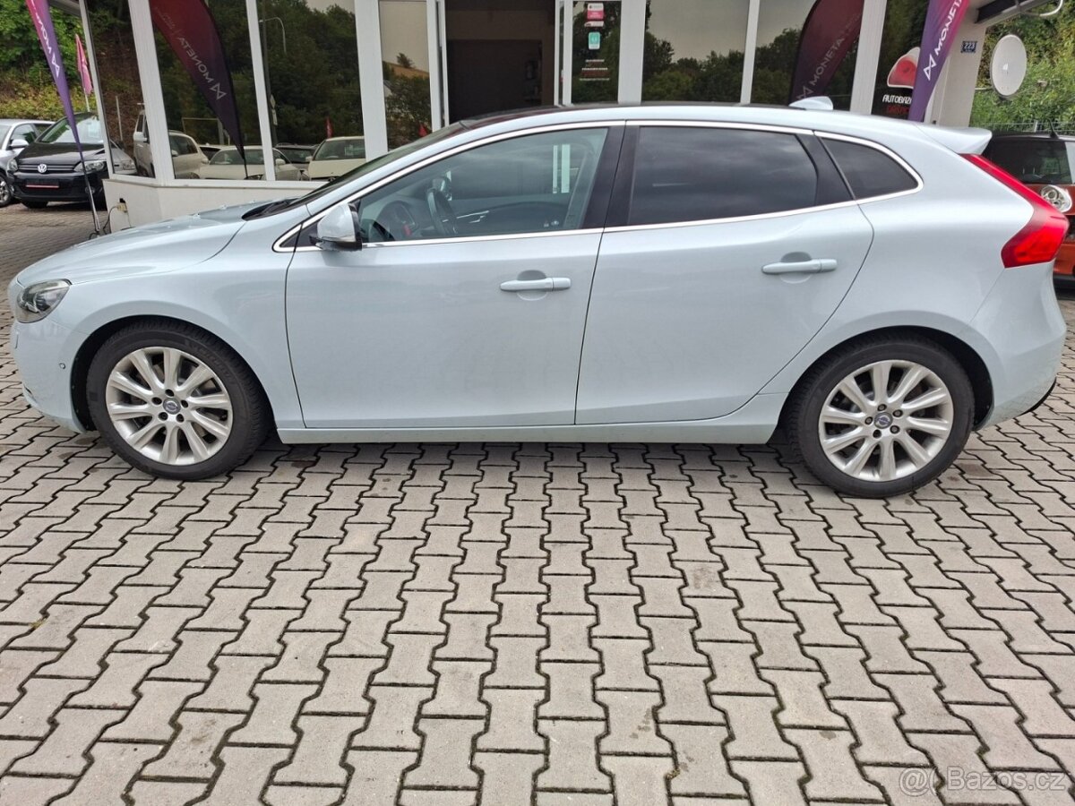 VOLVO V40 2.0D3 110kW AUT -1.MAJITEL - 5