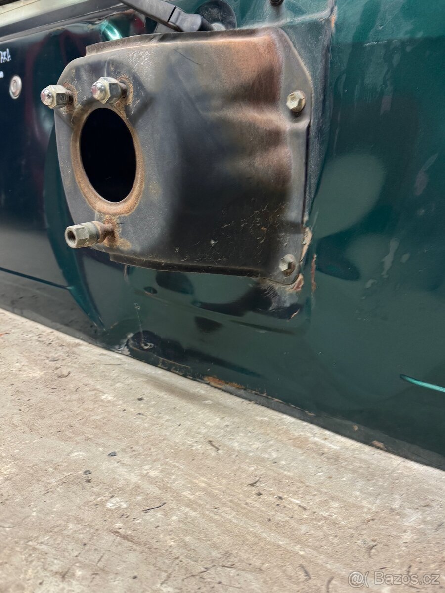 Suzuki Grand Vitara 1998-03, zadní 5. (páté) dveře poškozené - 5