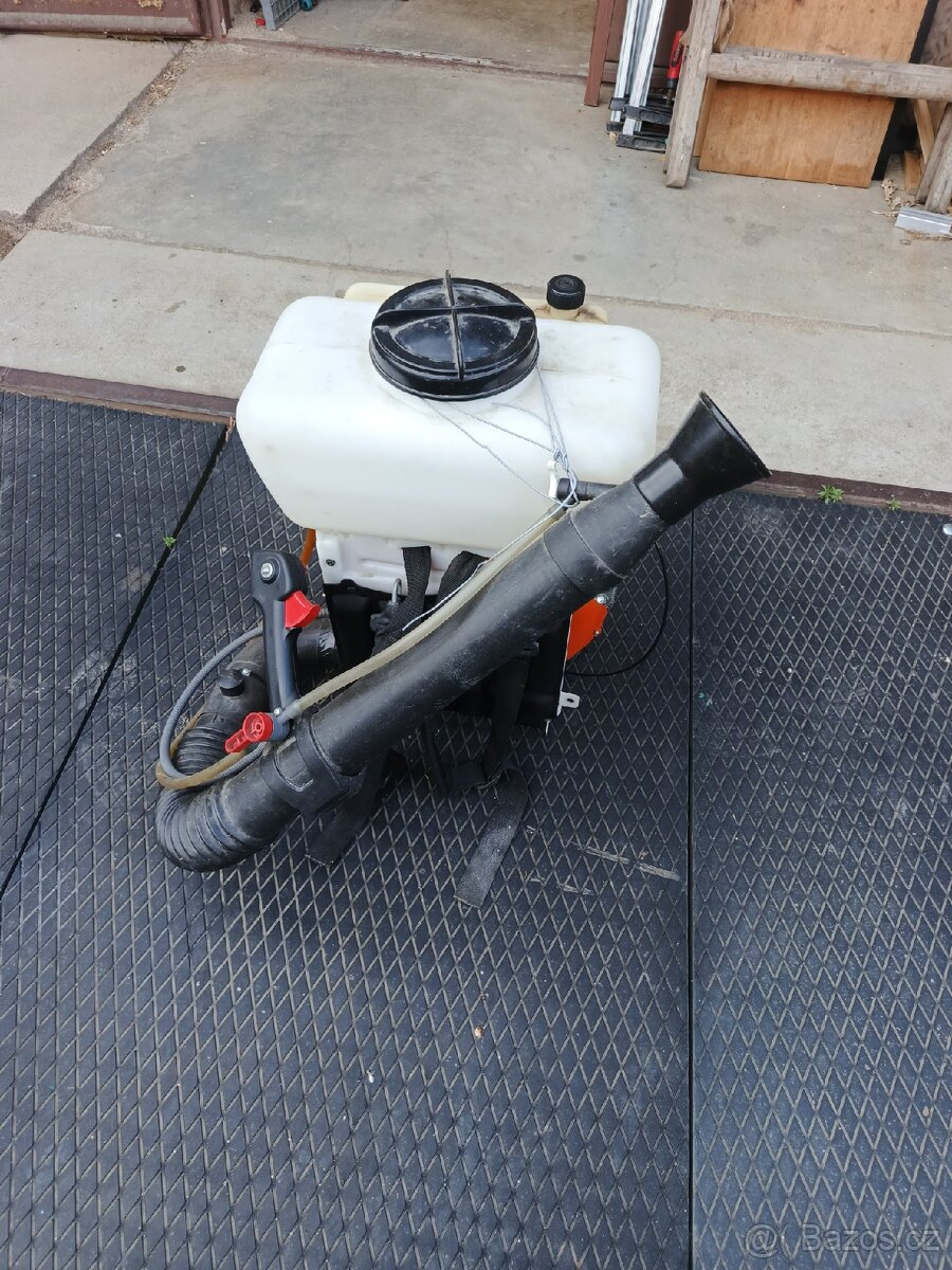 Motorový postřikovač Oleo-Mac - 5