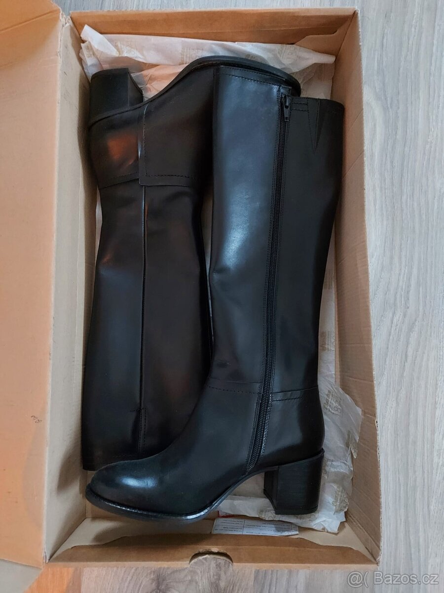 Černé kožené kozačky značky Baťa velikost 38 - 5