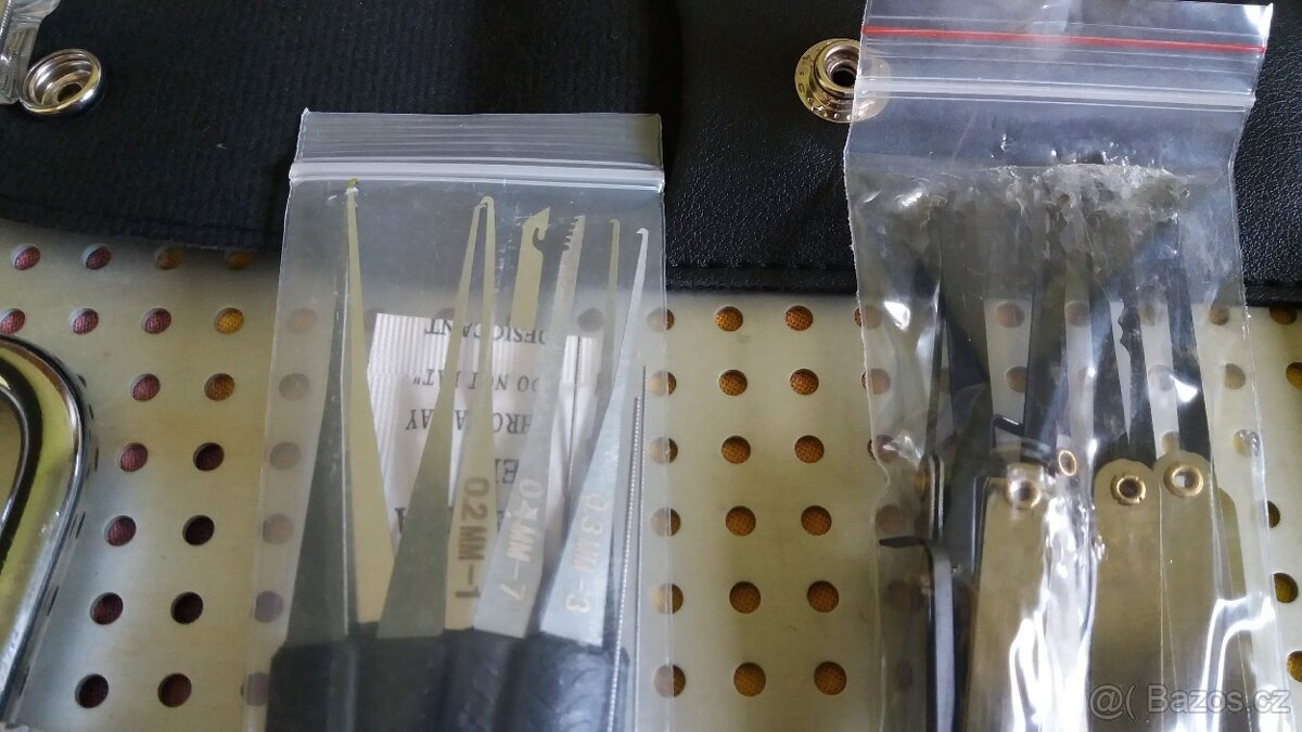 Průhledný FAB a visací zámek + rozšířená sada nástrojů - 5