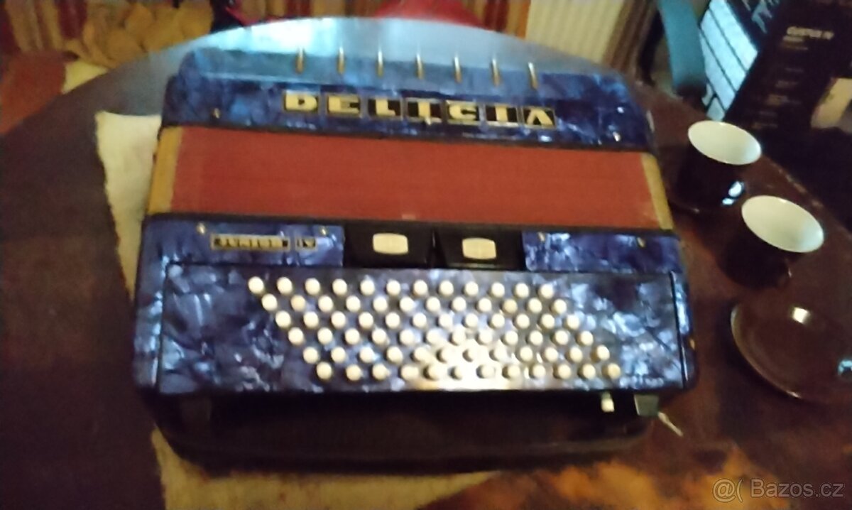 Prodám akordeon delicie junior 72 basů 3 hlas - 5