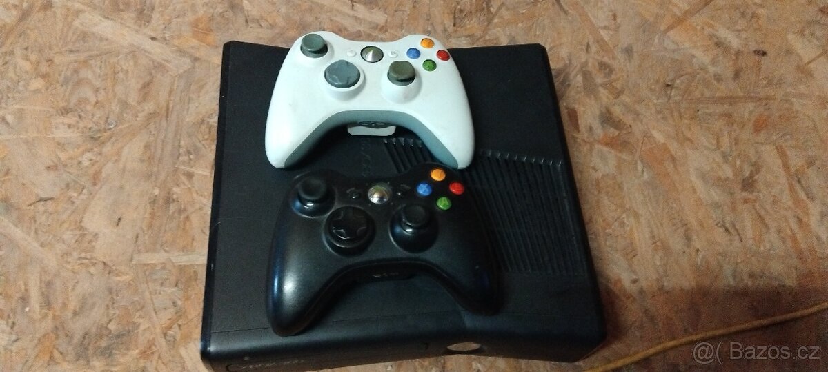 Xbox 360 slim 2 ovladače - 5