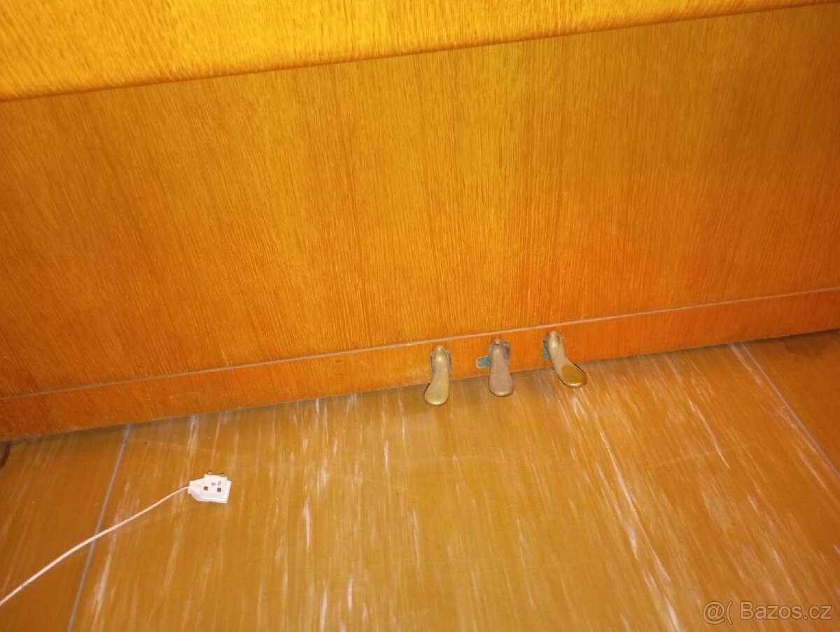 pěkné pianino Rösler, málo hrané, Plzeň - 5