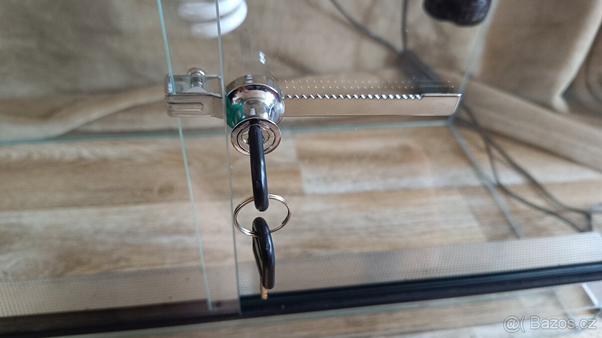 Prodám terárium s vybavením – 60×30×40 cm - 5