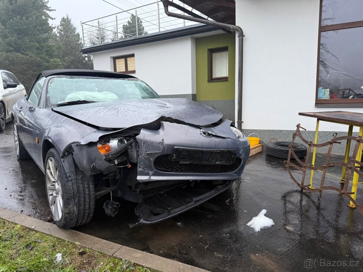 Mazda MX5 - NC - 2006 - 118kw najeto 48tis km - bouraná - 5