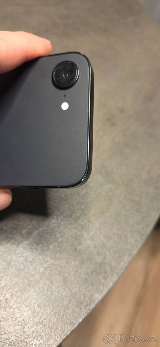 IPhone 16e 128GB černý - 5