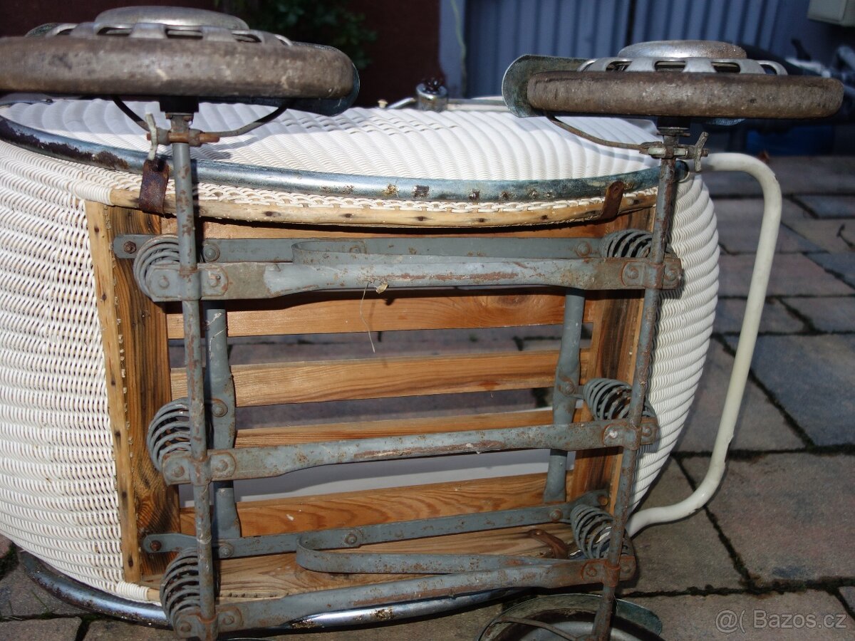 Starý kočárek proutěný /bužírkový/, velký na děcka - 5