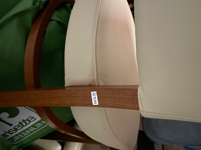 Dřevěný masivní stůl TON, kožená křesla TON - 5