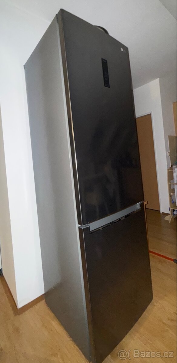 LG chytrá lednice(největší možná) 2m 277litru/107 - 5