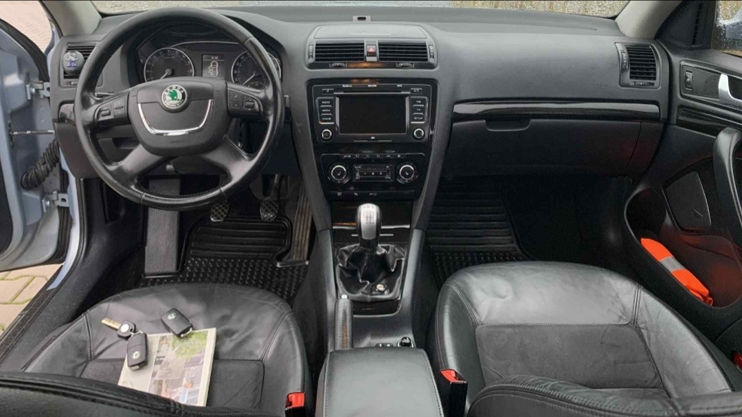 Prodám octavii 2 facelift 2009 2.0 TDI 103KW L&K nová stk - 5