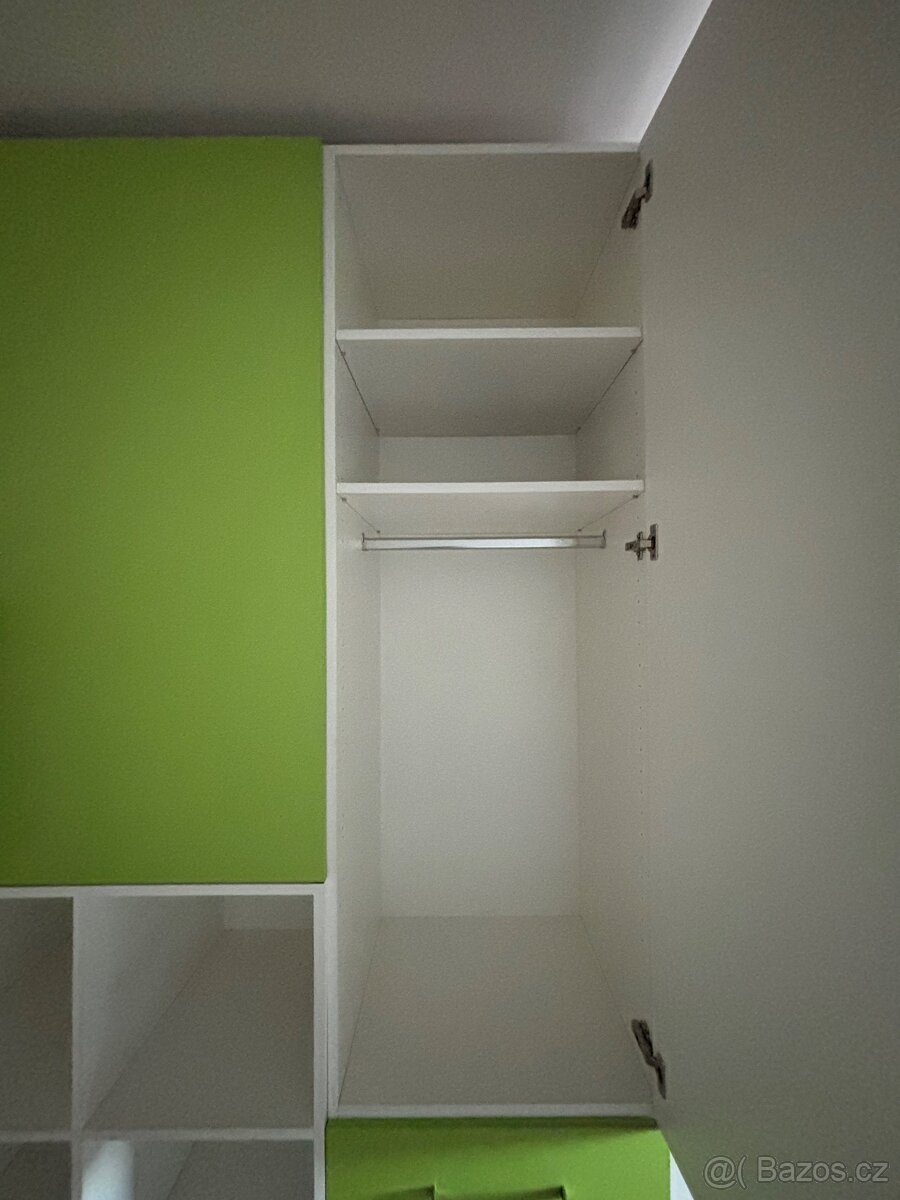 Skříň na oblečení - složena na vozíku, doprava zajištěna - 5