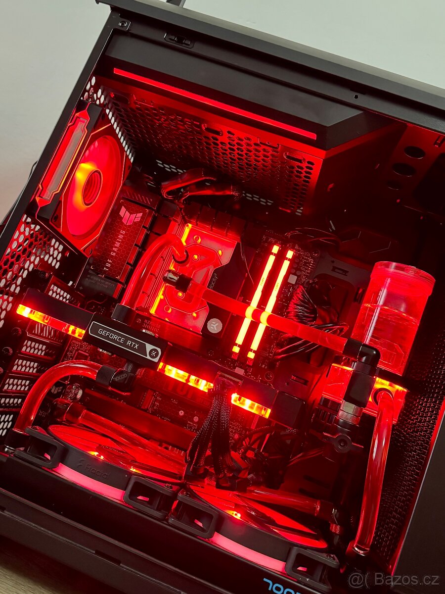 BRUTÁLNÍ HERNÍ PC R9 7950X/64GB RAM/RTX 4090/4.5TB SSD - 5