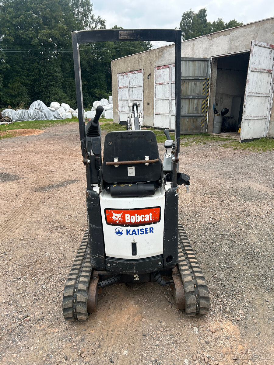 Minibagr Bobcat E10z - 5