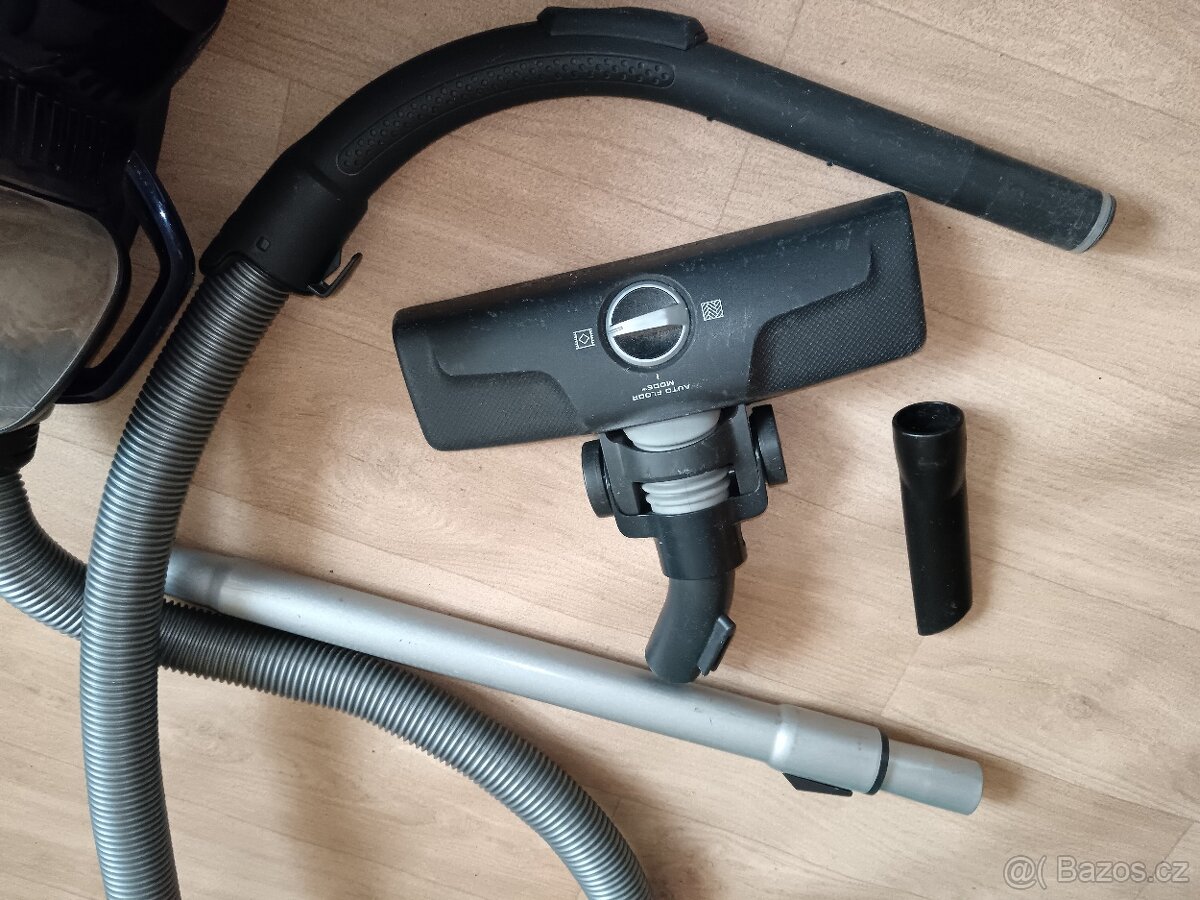Kvalitní bezsáčkový vysavač - 5