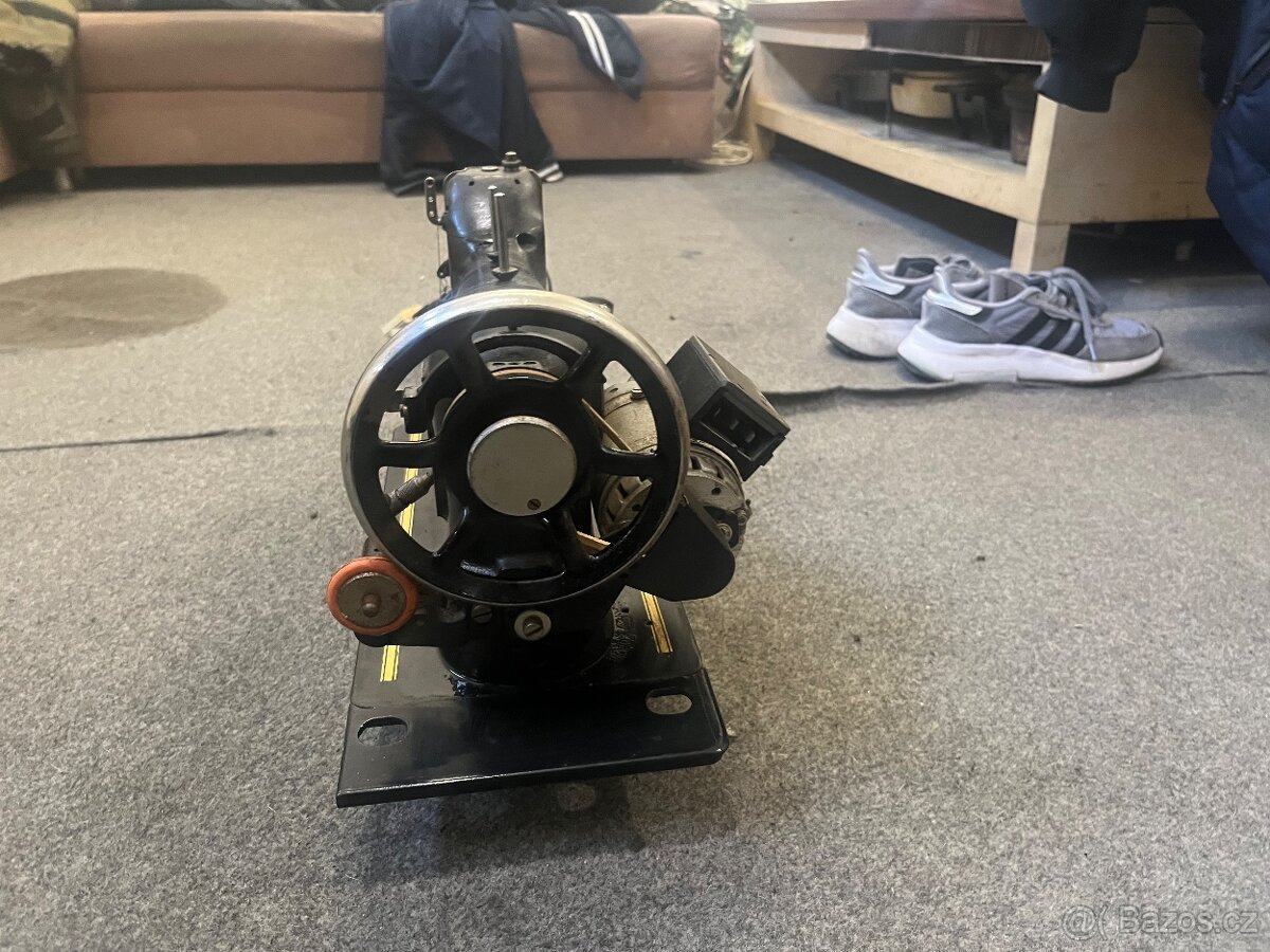 Šicí stroj Lada - 5