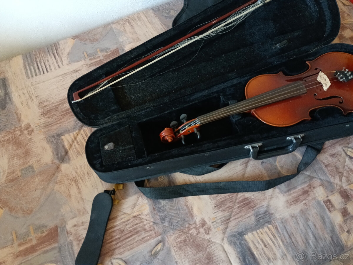 Prodám kompletní set housli 4/4 - 5