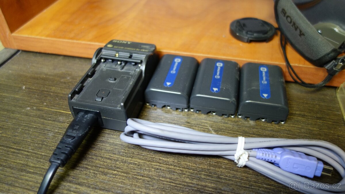 Příslušenství k Sony kamerám, např. DCR-PC115E - 5