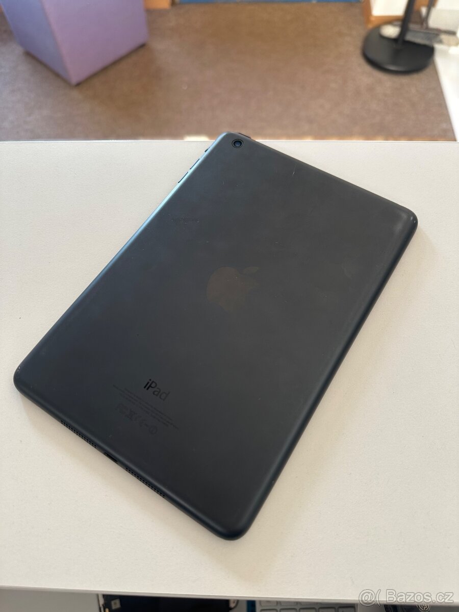 iPad mini 1. generace 16 GB – černý – rozbitý displej - 5