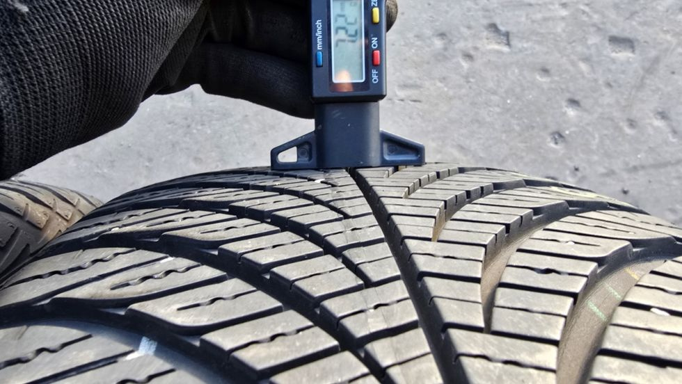 Celoroční pneu 215/55/17 Good Year - 5