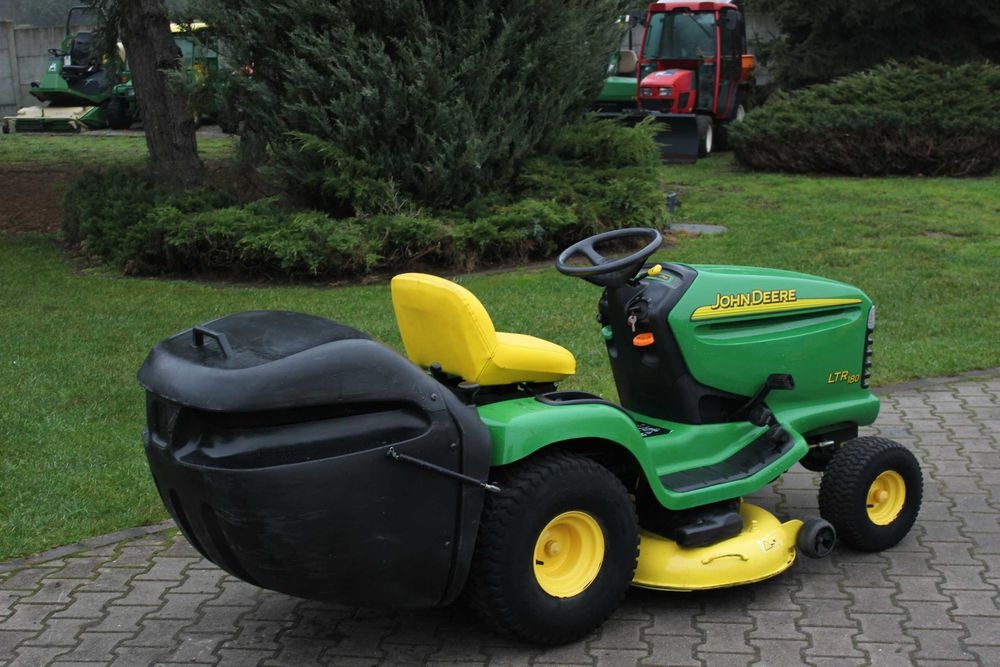 Zahradni traktor John Deere ltr180 - 5