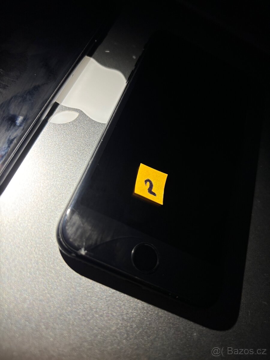 Apple iPhone SE (2020) 64GB Černý - 5