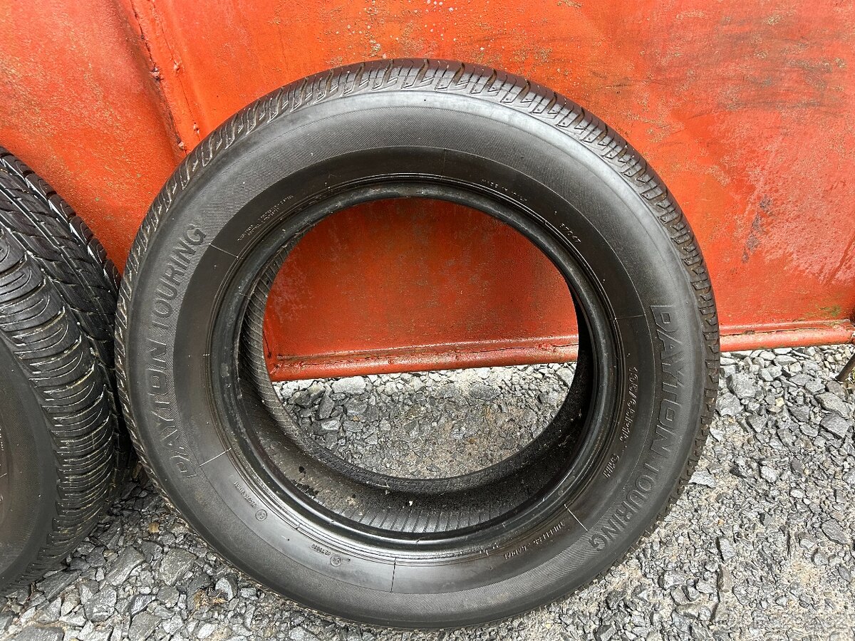 Přidám gumy 195/65/15. - 5