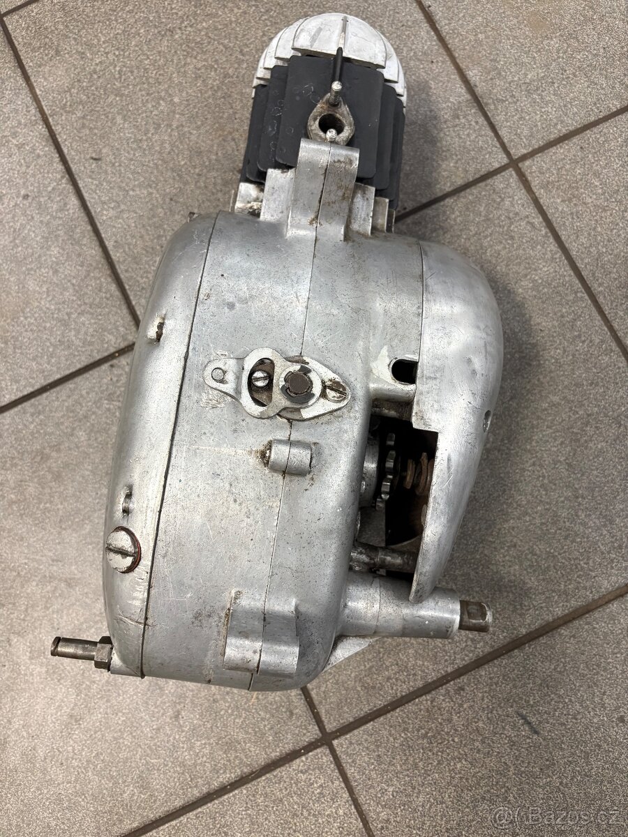 Jawa 555/550 motor - 5
