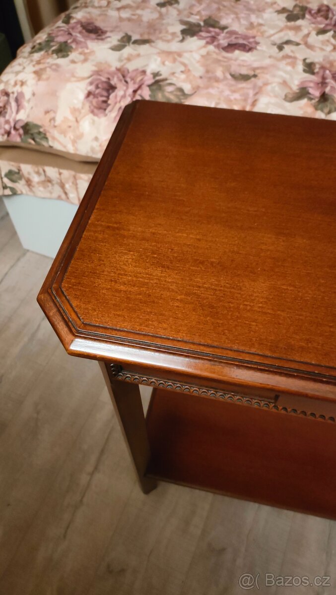 Konzolovy stolek - 5