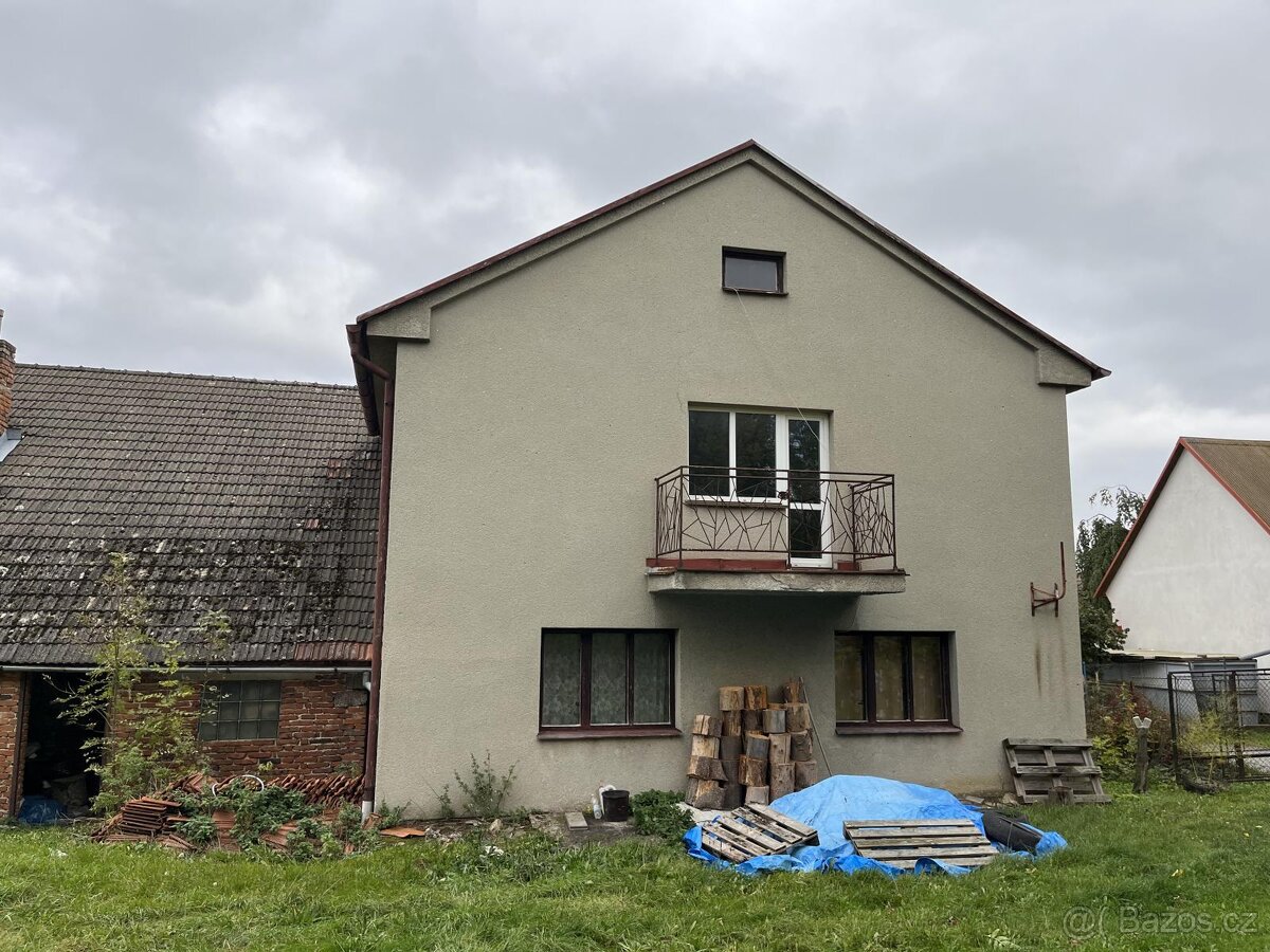 Prodej RD dvě bytové jednotky, prostorná dvou garáž s pozemk - 5