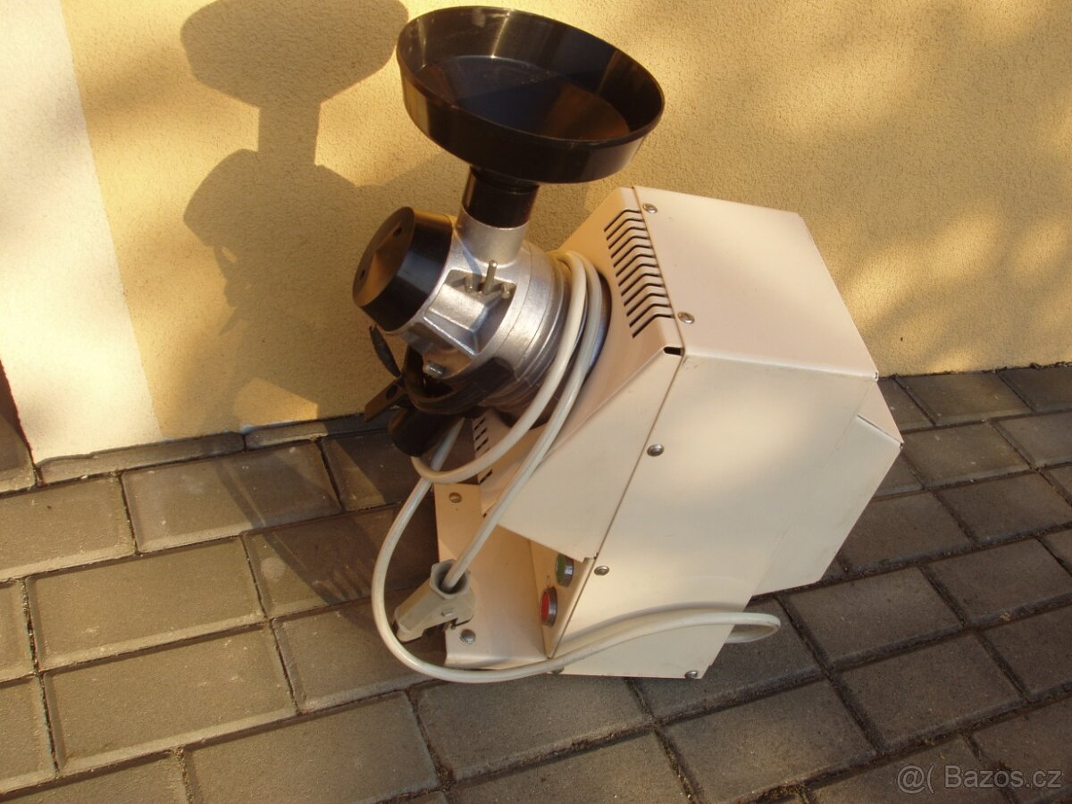 VÝKONNÝ ELEKTRICKÝ MLÝNEK NA OBILÍ všeho druhu - 5