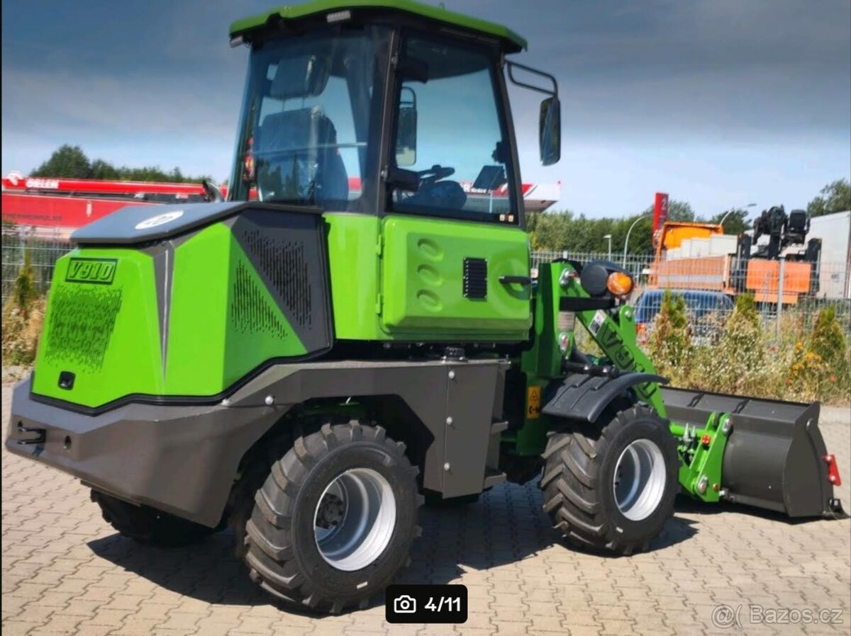 KOLESOVÝ NAKLADAČ V910 - 5