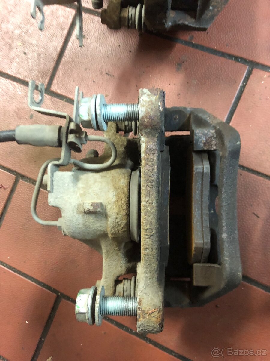 AUDI A4 B6, B7 00-07 - PŘEDNÍ BRZDIČE - 5