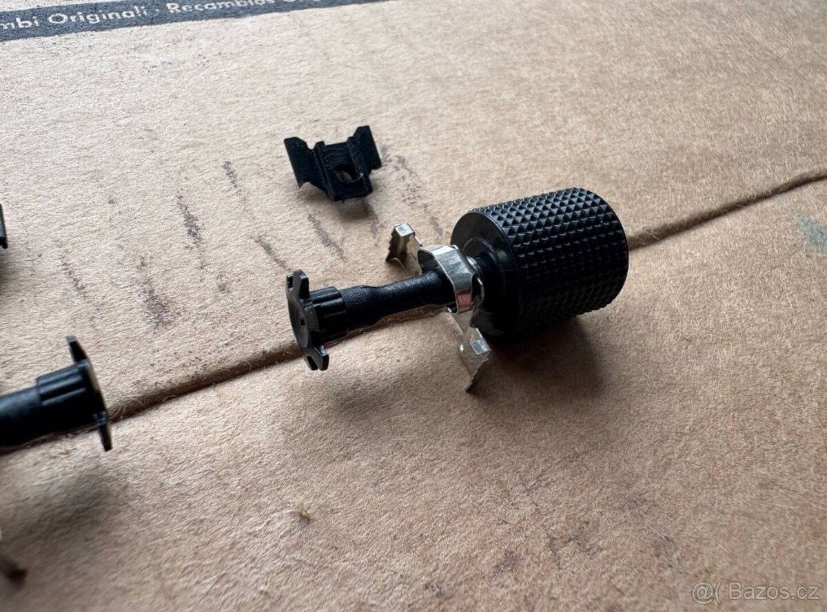 ROLOVACI KOLECKA NA MULTIFUNKCNI VOLANT - 5