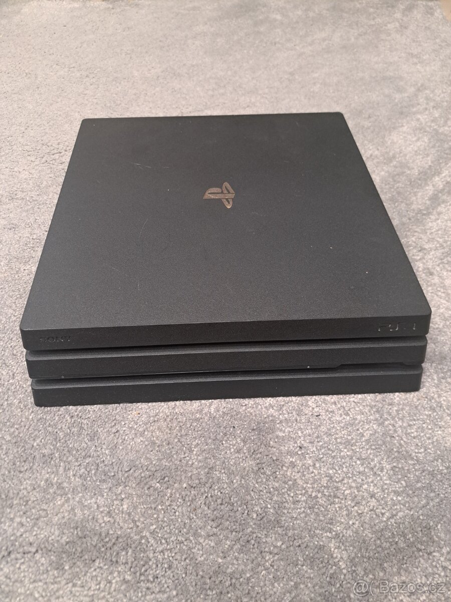 PS4 PRO + nějaké hry a nabíječka - 5