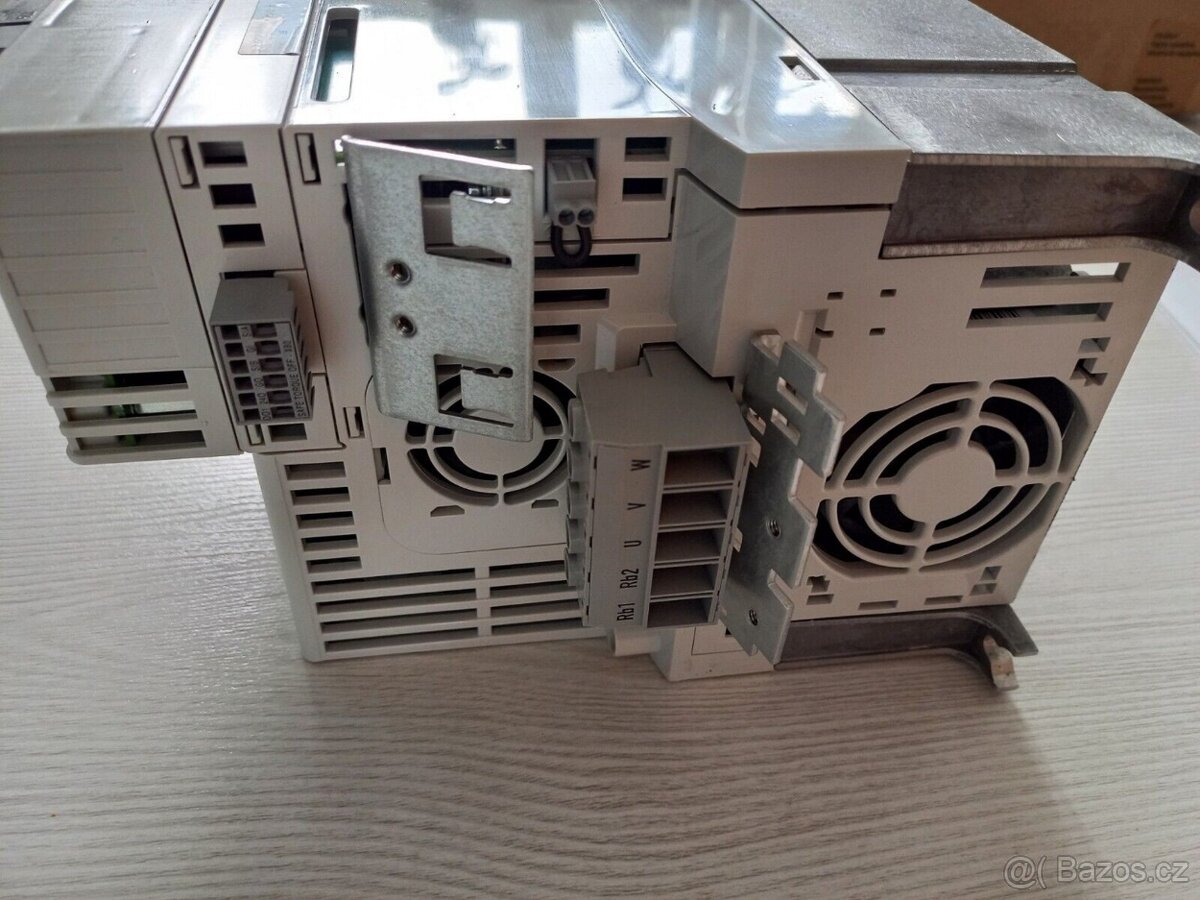 Lenze Inverter Drives 8400 Top Line C - 5