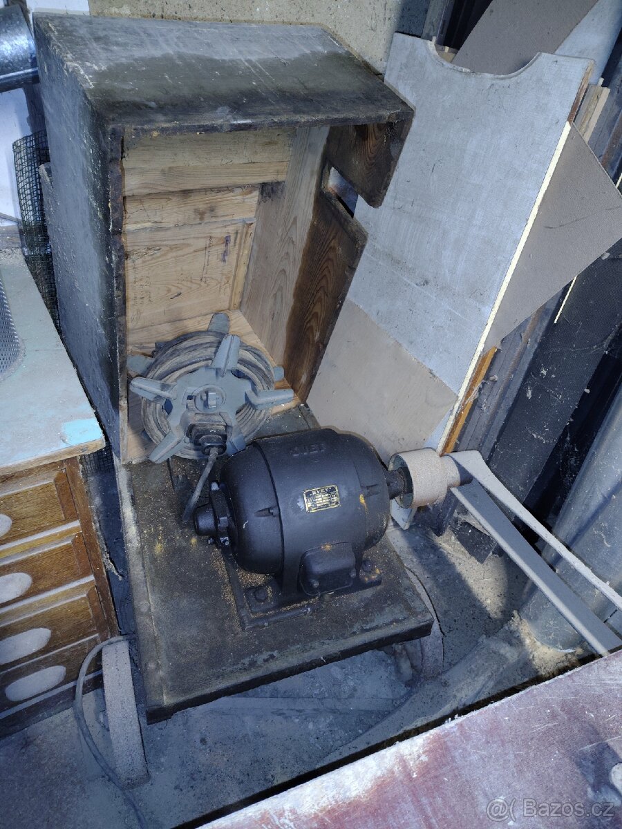 Starý nábytek a cirkulárka - 5