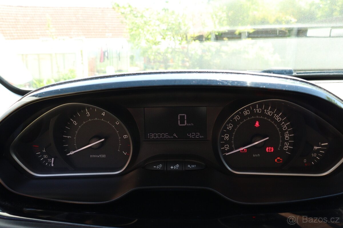 Peugeot 208 1.2 PureTech - 5