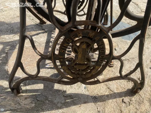 Stary sici stolek SINGER - 5