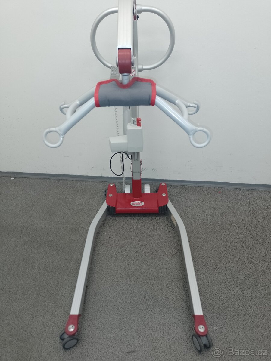 ELEKTRICKÝ mobilní zvedák pacientů, nosnost 150 kg - 5