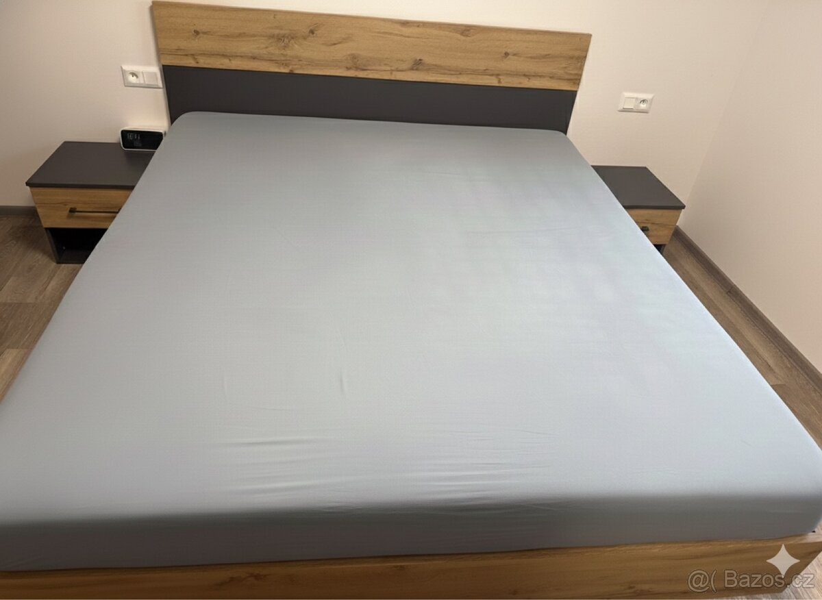 Rám postele s roštem a noční stolky - 5