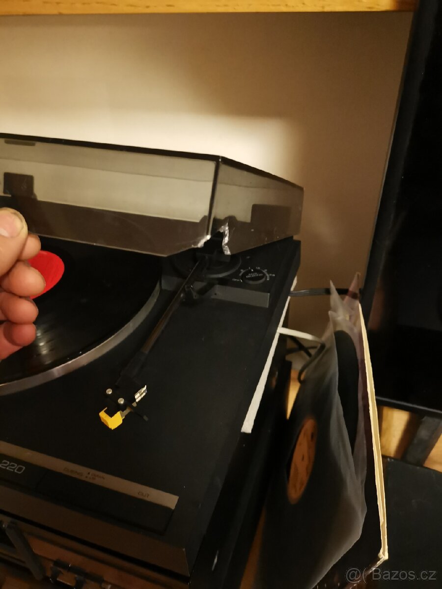 Gramofon Yamaha P220 - 5