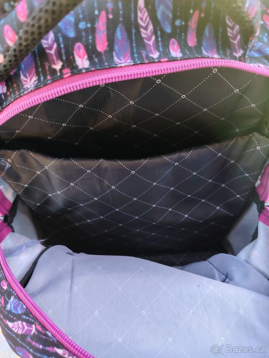 Školní batoh s motivem peří - 5