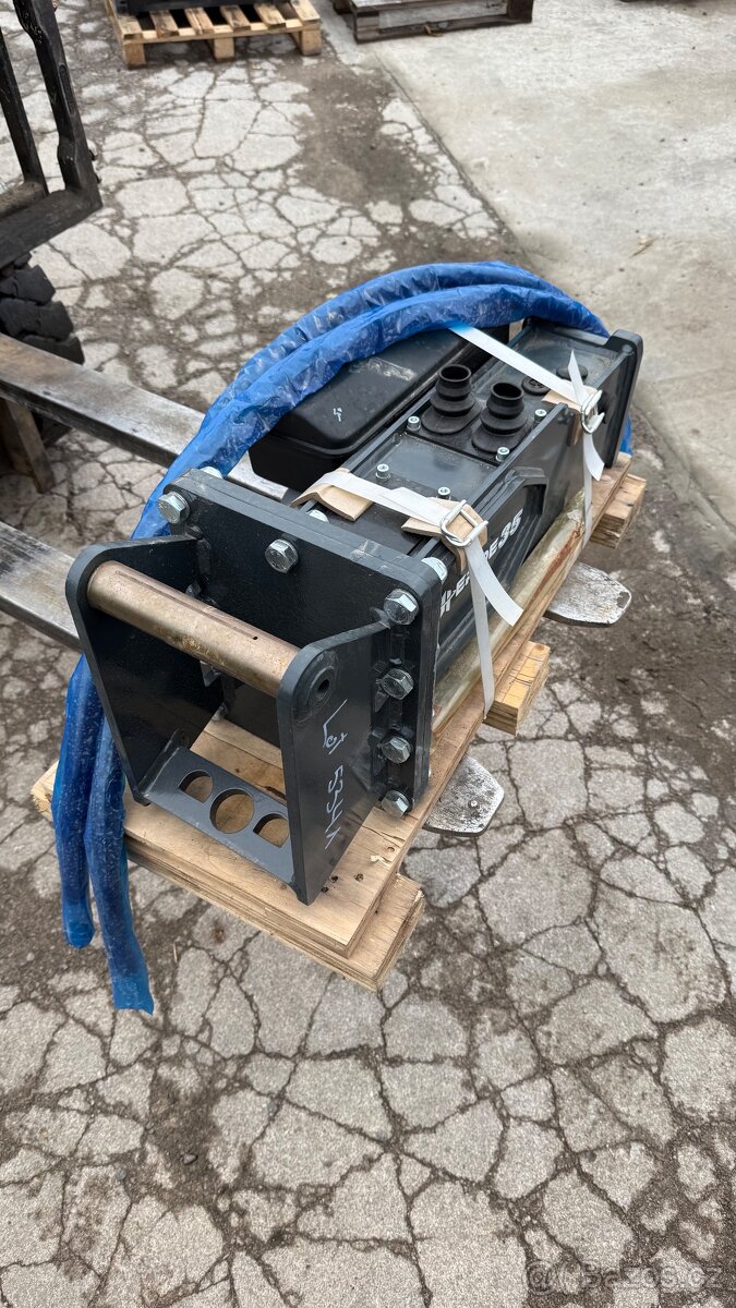 Hydraulické bourací kladivo na Bagr Heroe 35 - 5