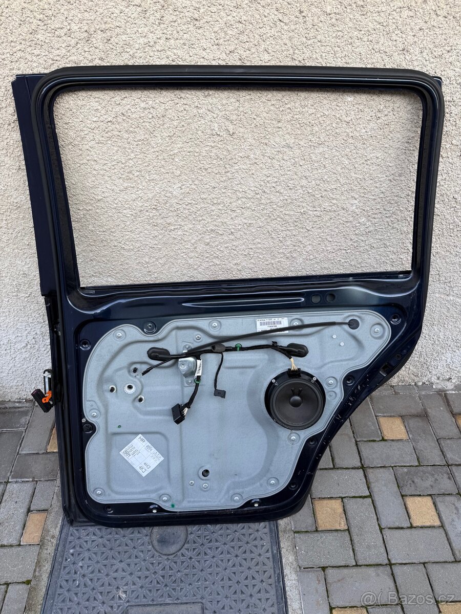 VW Touran 1T3 pravé a levé dveře . - 5
