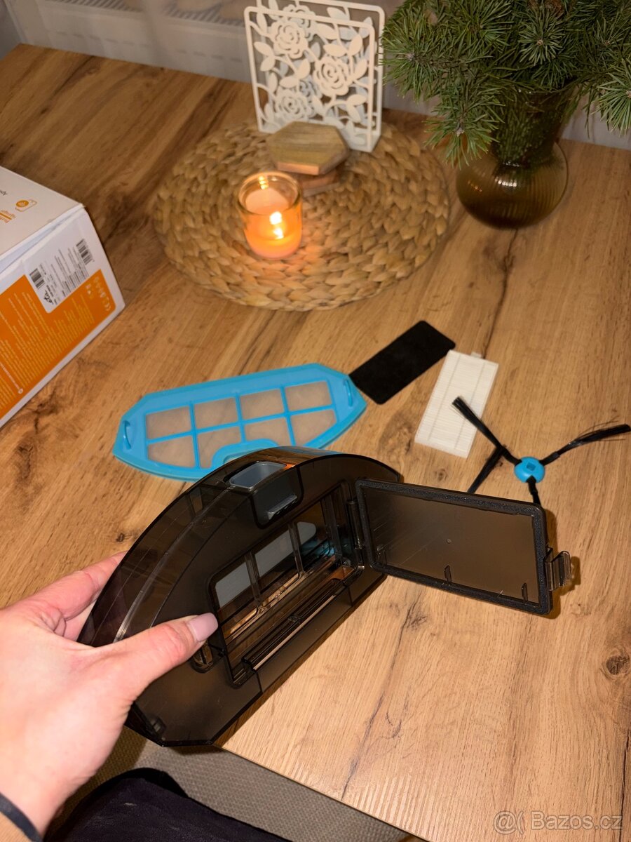 Robotický vysavač Eta - 5