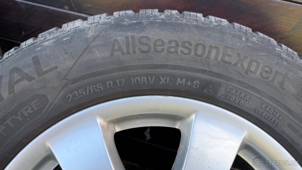 Prodám celoroční kola 235/65r17 - 5