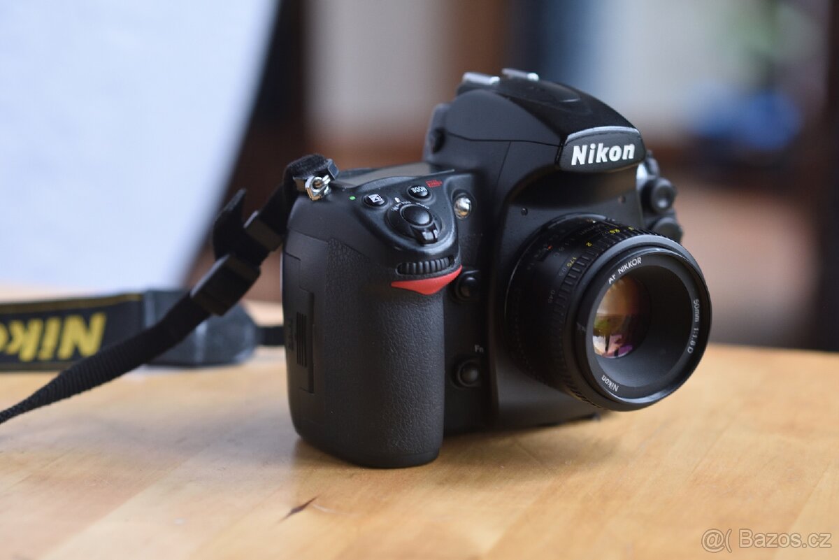 Nikon D700 s objektivem - 5