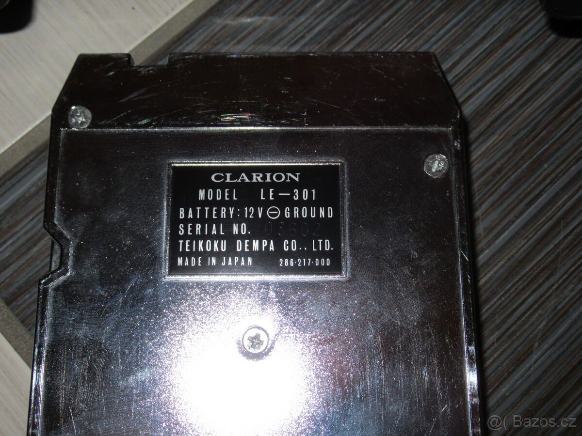 Staré neobvyklé autorádio CLARION 8 - 5