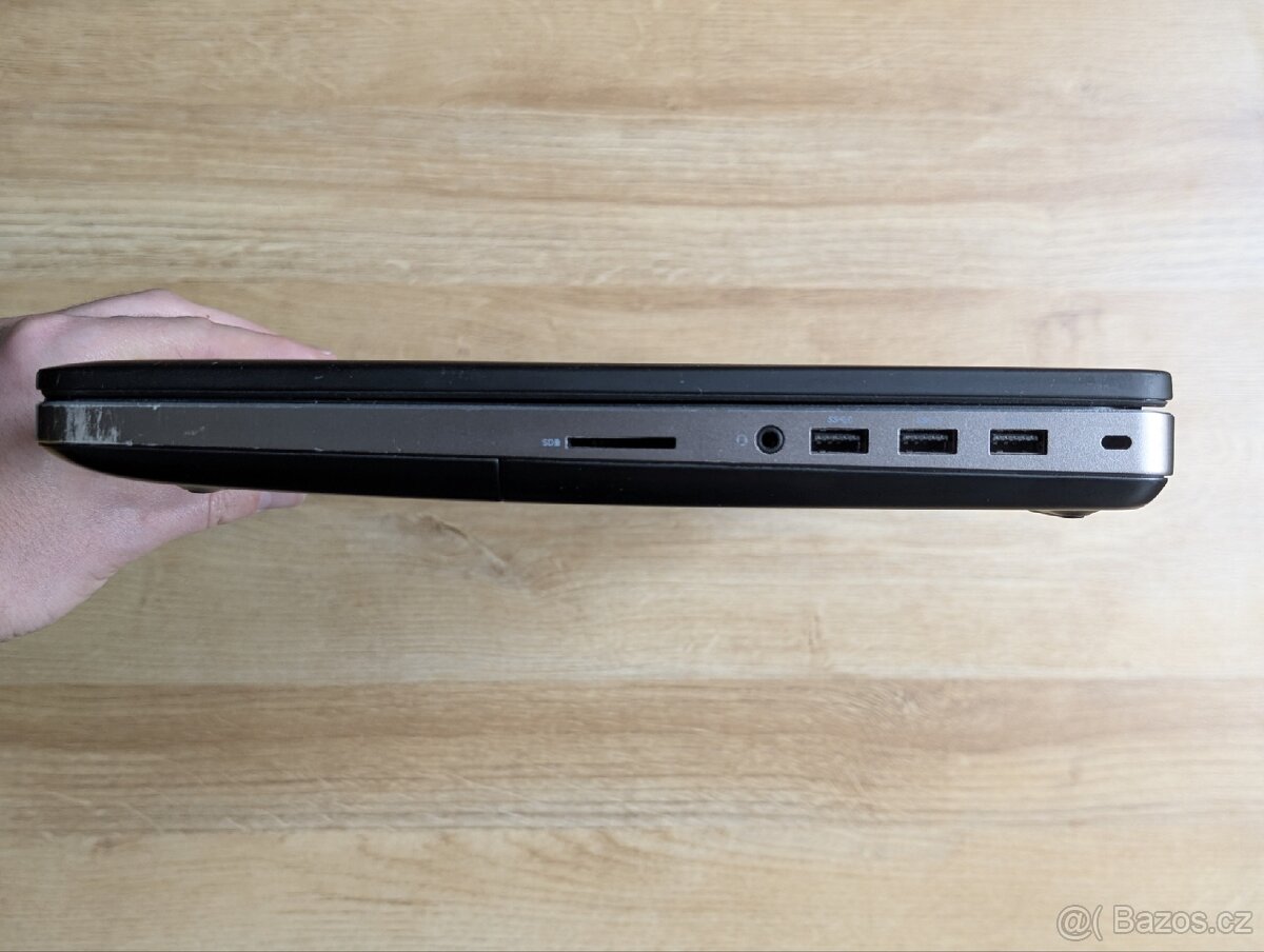 Pracovní notebook Dell Precision 7520 i7 nVidia Quadro M2200 - 5